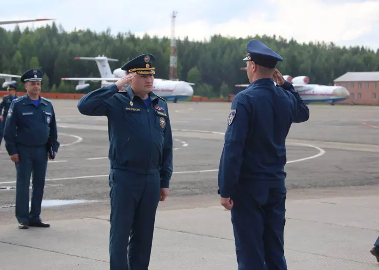 Министр МЧС России Александр Куренков прилетел с визитом в Красноярск