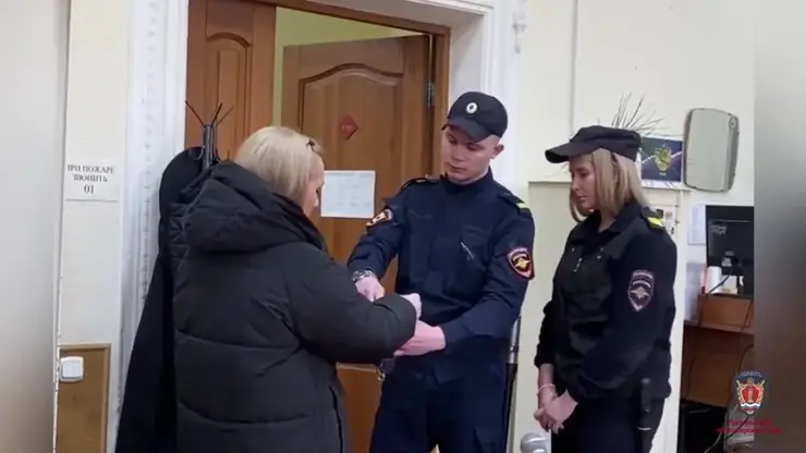 Директор красноярской ювелирной компании присвоила 170 украшений на 7,8 миллиона и получила два года колонии