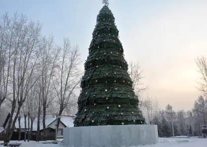 В Ленинском районе Красноярска начали строить ледовый городок