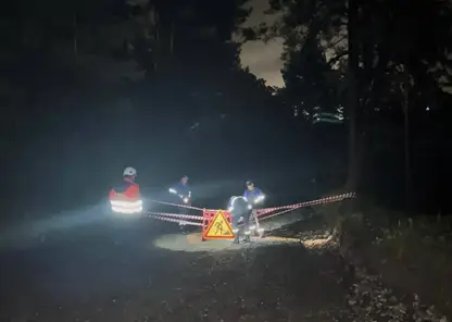 В Октябрьском районе Красноярска из-за дождя размыло дорогу