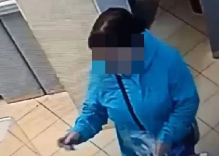 Раннее судимая женщина опустошила карту жительницы Хакасии