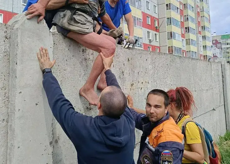 В Красноярске нашли заблудившегося в черте города босого 70-летнего грибника