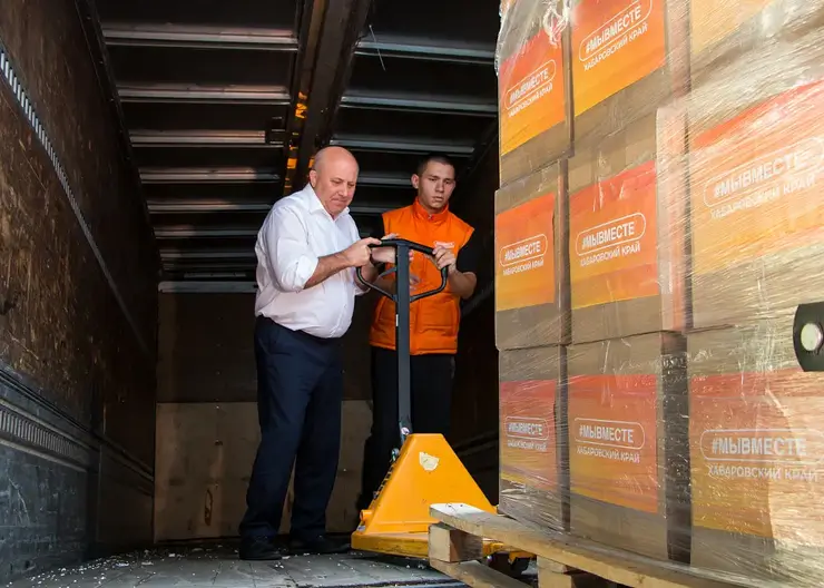 Около 1300 кг гуманитарной помощи собрали в Хабаровске для пострадавших от паводка жителей Владивостока