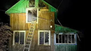 Двое детей погибли и один пострадал при пожаре в частном доме в иркутской деревне