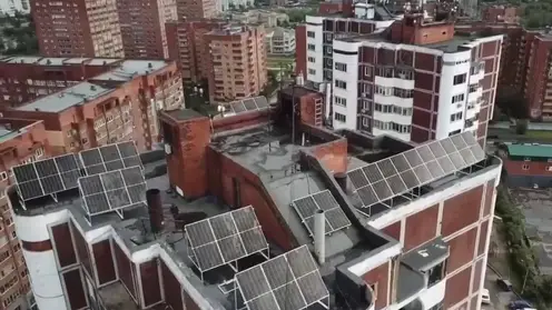 В Красноярске впервые установили лифт на солнечных батареях