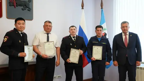Губернатор Иркутской области наградил мужчин, который сбивали камнями вражеские дроны