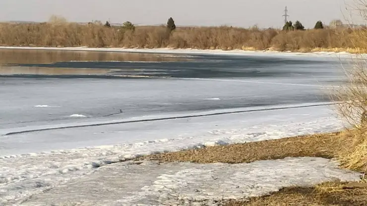 В Канске трое мужчин спасли провалившегося под лед 8-летнего школьника