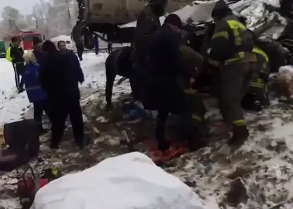 Четыре большегруза столкнулись на трассе в Иркутской области: два водителя погибли