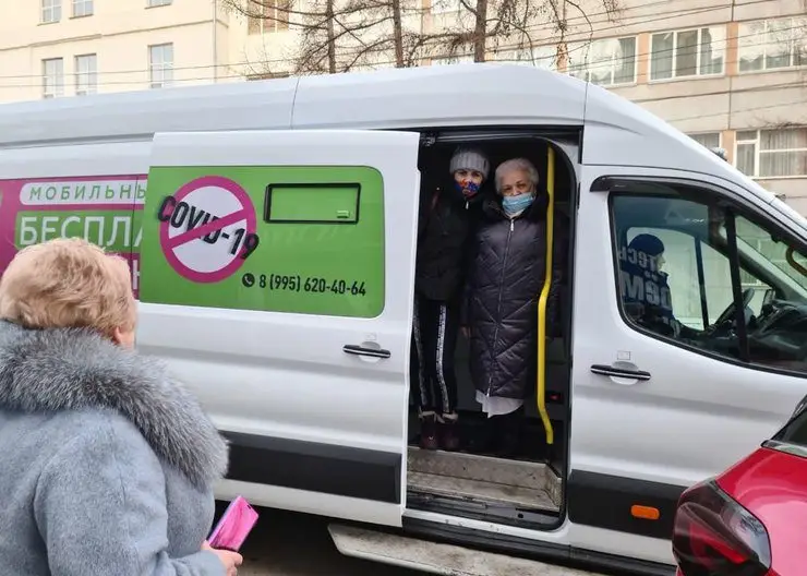 В Красноярске появились ещё два вакциномобиля