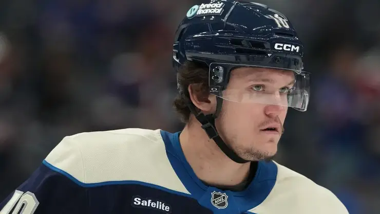 Выступающий за «Коламбус» хоккеист из Иркутской области Дмитрий Воронков нокаутировал соперника в матче НХЛ