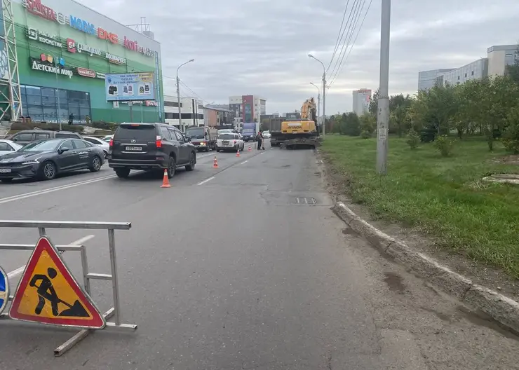 В Красноярске одновременно на двух улицах микрорайона Покровка начались ремонтные работы