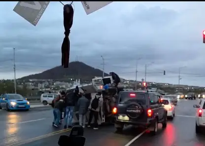 Машина скорой помощи опрокинулась на Камчатке из-за того, что ей не уступили дорогу