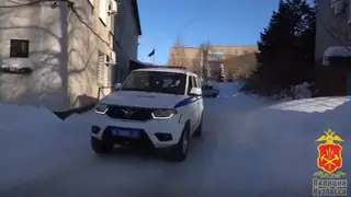 В Кемерове пассажиры с обрезом отняли у таксиста иномарку В Кемерове пассажиры с обрезом отняли у таксиста иномарку