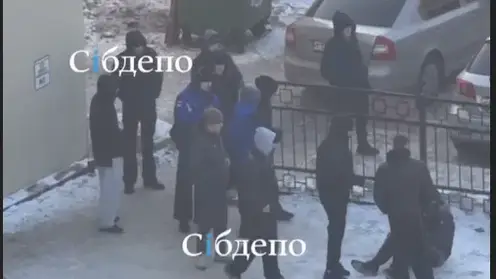 В центре Кемерова толпа подростков жестоко избила мальчика на глазах у прохожих — те не вмешались