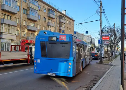 Красноярцы заметили сломавшийся автобус на газе. Что с ним произошло?