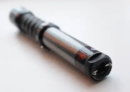 Школьника ударило током на перемене в Омской области