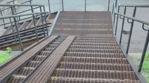 В Красноярске модернизируют 13 лестниц