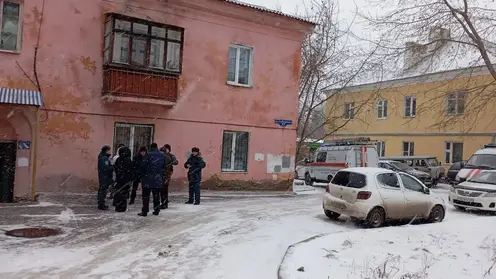 Из-за обрушившегося потолка красноярской двухэтажки приняли режим угрозы ЧС