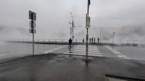 Два человека пострадали при крупной аварии на теплосетях в Барнауле