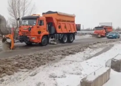 Красноярские дорожные службы устраняют последствия разлива воды на Северном шоссе