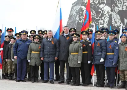 Более 300 жителей Иркутска поучаствовали в торжественном митинге у стелы «Город трудовой доблести»