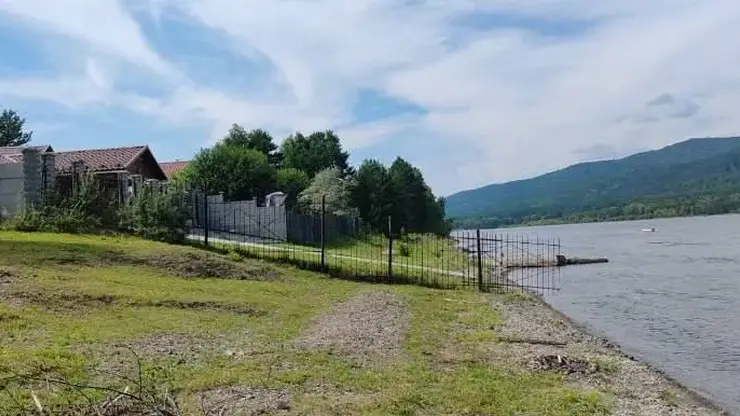 Берега Енисея, Маны и Базаихи освобождают от незаконных заборов