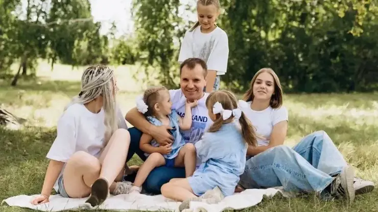 Многодетная семья из Красноярского края получила медаль ордена «Родительская слава»