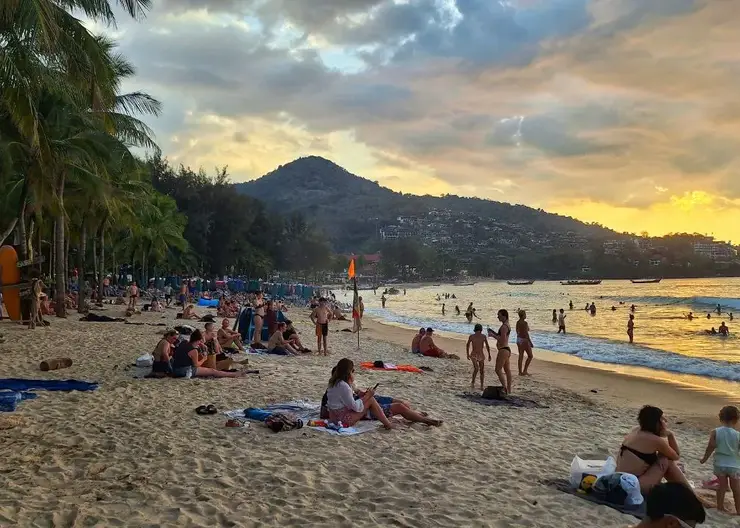 «Разобрано в августе всё»: куда экономно улететь из Красноярска на море осенью