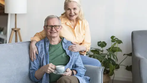 Больше денег, расширенный соцпакет, пенсия: что заставит жителей Красноярского края и Новосибирской области работать и после пенсии?