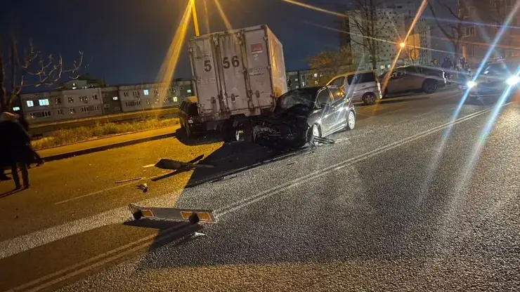 Во Владивостоке пьяная бесправница, удирая от полиции, протаранила три авто и попала в больницу