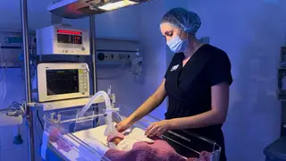 «Золотой час» для недоношенного: как выхаживают детей с экстремально низким весом в Красноярске