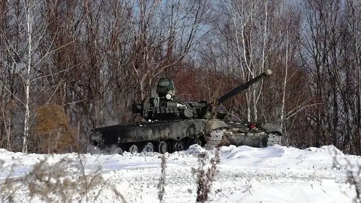 Экипажи танков Т-72 отработали экстремальное вождение на полигоне в Забайкалье