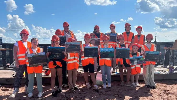 Художники и дети запечатлели красоту шахтерского труда на арт-пленэре в Красноярском крае