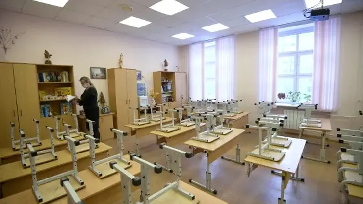 Красноярские школы продолжают штатно работать в морозы