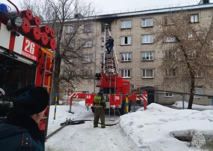 В Алтайском крае 8 марта из огня горевшего здания спасены 15 человек