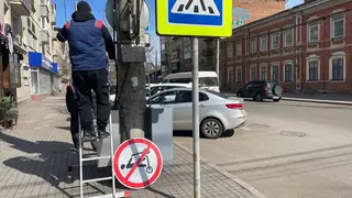 В центре Красноярска начали устанавливать знаки, запрещающие движение электросамокатов