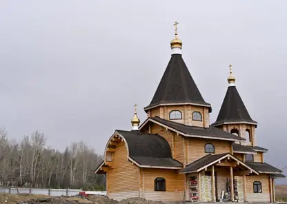 Мэр Красноярска посетил новый храм в Черемушках в Пасху