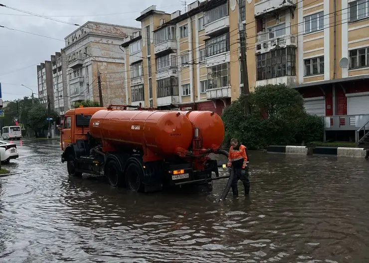 Красноярск второй день уходит под воду на фоне ливней