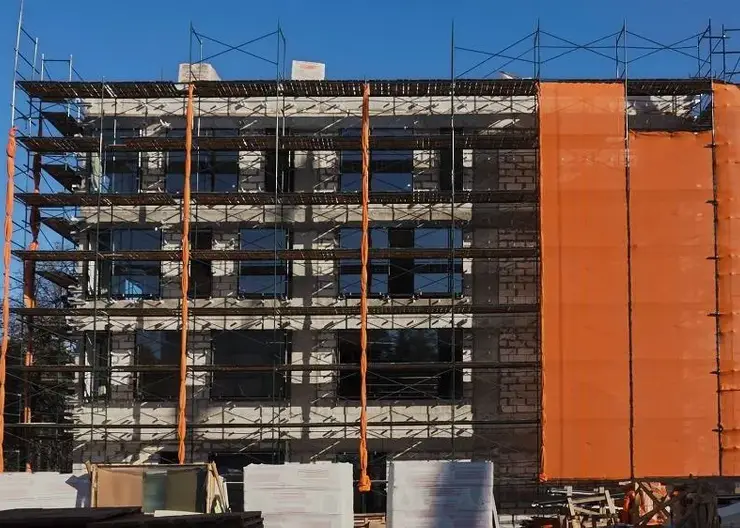 Рабочие начали благоустраивать территорию нового кампуса Новосибирского госуниверситета