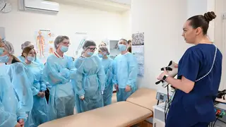 Красноярским старшеклассникам провели практическую экскурсию в краевой онкодиспансер Красноярским старшеклассникам провели практическую экскурсию в краевой онкодиспансер