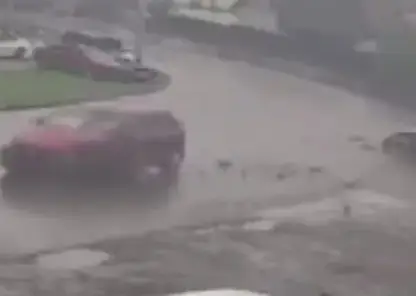 Пьяная мать разрешила 15-летней дочери сесть за руль в Красноярске: девочка попала в ДТП