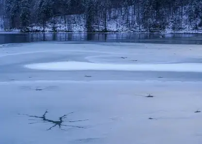 На Байкале машина с китайскими туристами провалилась под лёд