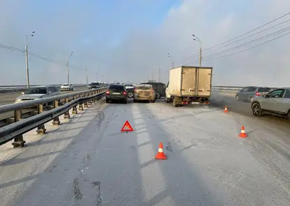 В Красноярске на Октябрьском мосту произошло два ДТП