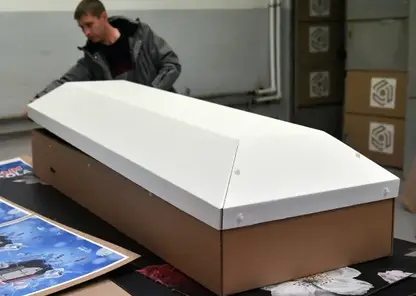 Картонные гробы начали массово скупать россияне. Есть ли спрос в Красноярске?