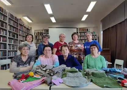 Красноярские волонтеры свяжут вещи для бойцов СВО, пожилых людей и младенцев