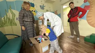 Региональный Совет сторонников «Единой России» передал «Коробки храбрости» в отоларингологический стационар в Красноярске