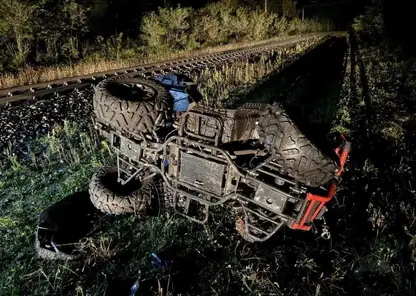 Грузовой поезд наехал на квадроцикл в Кемеровской области