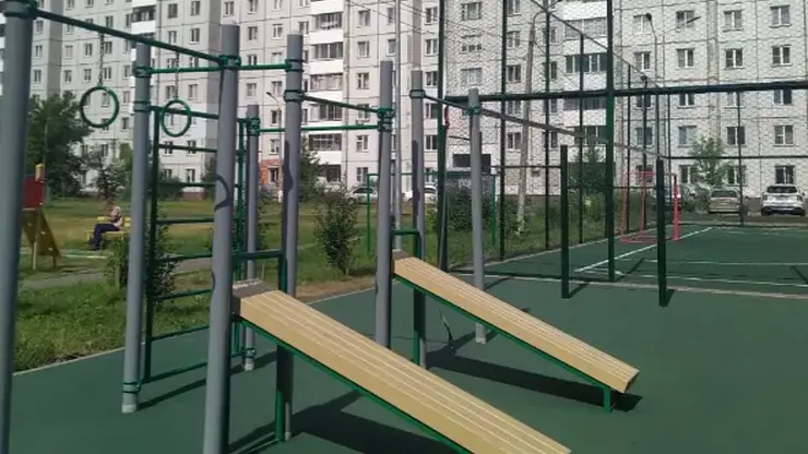 5 спортивных площадок обустроят во дворах Красноярска этим летом