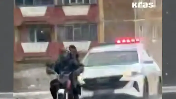 В Норильске несовершеннолетний мотоциклист сбил пешехода и скрылся с места ДТП