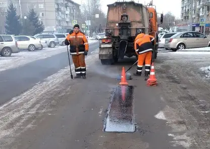 В Красноярске продолжается ямочный ремонт дорог